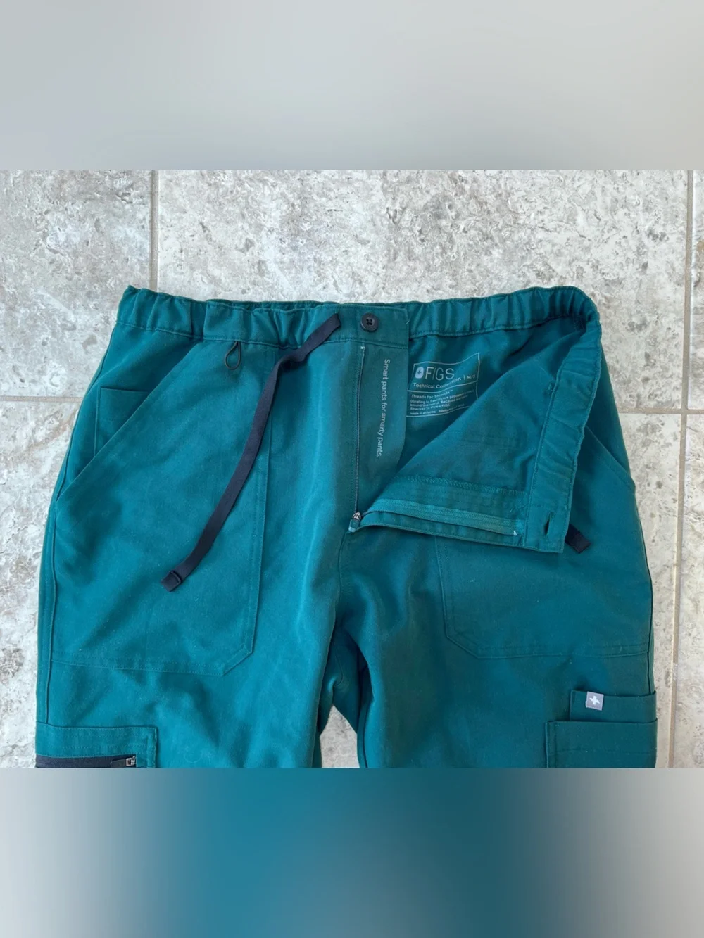 FIGS Men’s Cairo Cargo Straight Leg Scrub Pant in Forest Green (PO# 3872), M/S